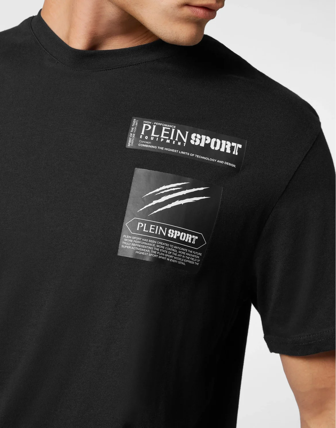 T-shirt Round Neck Scratch, цвет: Черный