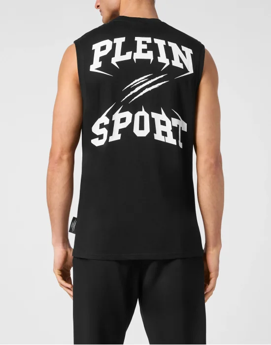 Sleeveless T-shirt