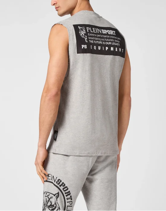 Sleeveless T-shirt